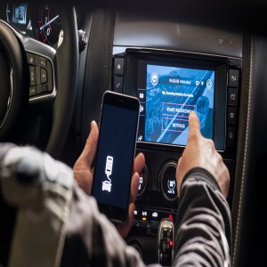 Global In Vehicle Infotainment Market 